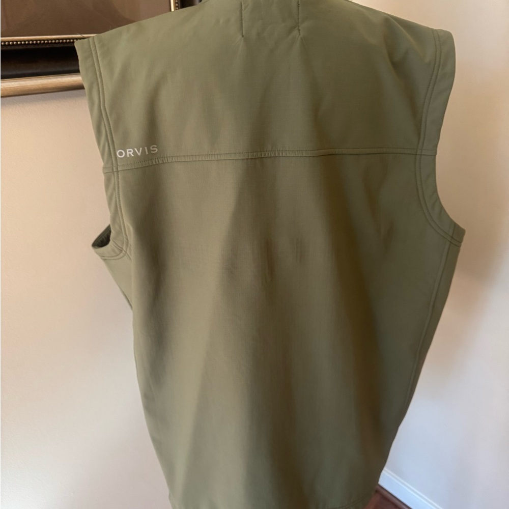 Orvis Vest. Size XXL. In Like New Condition. No rips, stains or signs of wear. - Picture 5 of 9